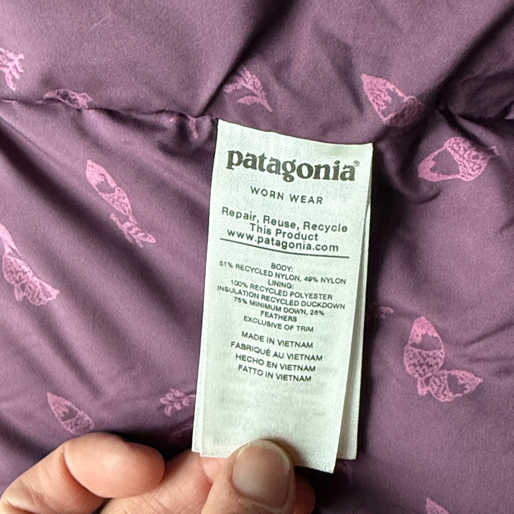 Patagonia Women’s Two-Tone (charcoal grey/dark purple) Hooded Vest, Sz. XS - Picture 10 of 12